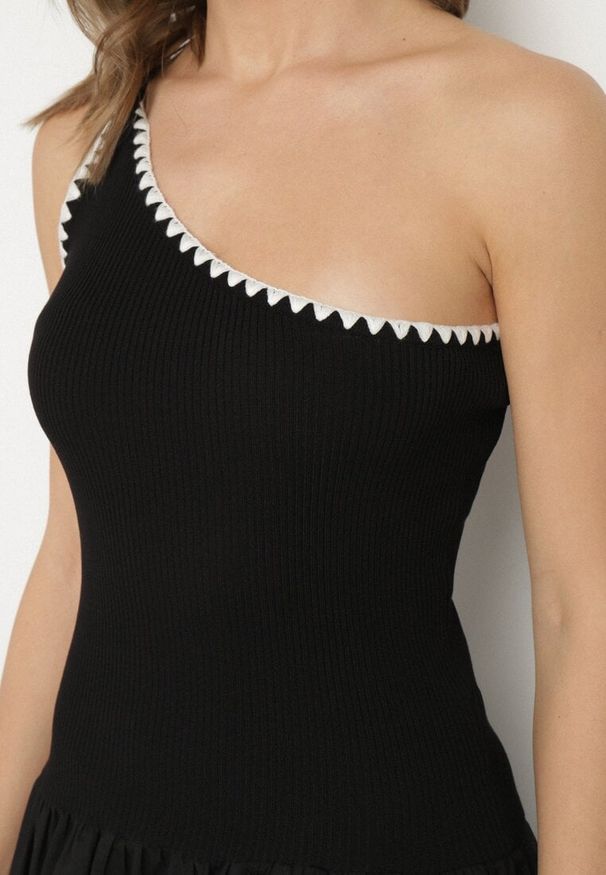 Born2be - Czarna Asymetryczna Sukienka o Kroju Bombki z Kontrastującą Lamówką Amoiane. Okazja: na co dzień. Kolor: czarny. Materiał: poliester. Typ sukienki: bombki, asymetryczne. Styl: casual, elegancki