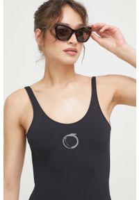 Trussardi Jeans - Trussardi jednoczęściowy strój kąpielowy kolor czarny miękka miseczka. Kolor: czarny. Materiał: materiał #4