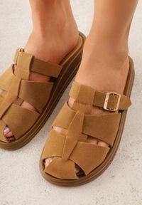 Born2be - Brązowe Klapki z Paskami i Kwadratową Sprzączką Olyndar. Okazja: na co dzień. Kolor: brązowy. Materiał: jeans. Sezon: lato. Styl: casual #3