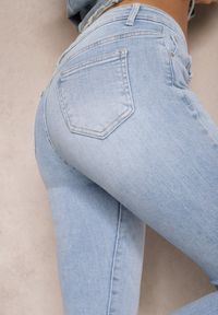 Renee - Jasnoniebieskie Elastyczne Jeansy Skinny z Napami Firolla. Kolor: niebieski. Wzór: aplikacja #5