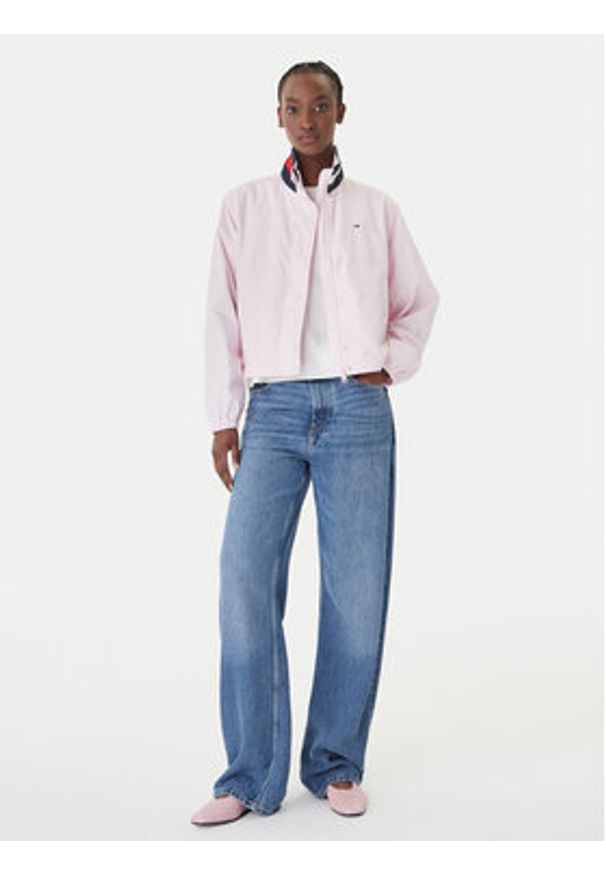 Tommy Jeans Kurtka przejściowa Essential DW0DW20439 Różowy Regular Fit. Kolor: różowy. Materiał: syntetyk