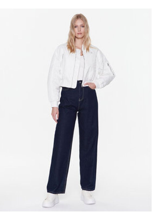Calvin Klein Jeans Kurtka bomber J20J220343 Biały Relaxed Fit. Kolor: biały. Materiał: syntetyk