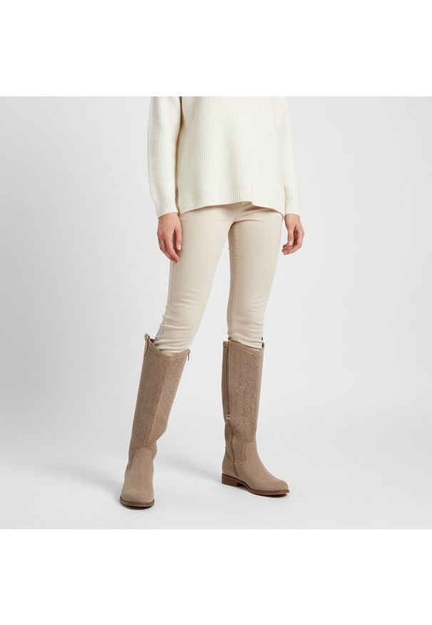 Kozaki damskie S.Barski, cholewka z materiału zapinane na suwak elegancki fason w stylu boho, beżowe, HY61-8022. Kolor: beżowy. Materiał: materiał. Szerokość cholewki: normalna. Styl: elegancki, boho