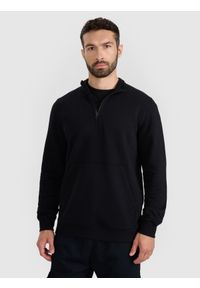 4f - 4F Bluza dresowa nierozpinana bez kaptura męska - czarna S. Okazja: na co dzień. Typ kołnierza: bez kaptura. Kolor: czarny. Materiał: dresówka. Wzór: gładki, ze splotem. Styl: casual, klasyczny #1