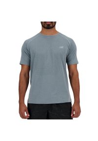 Koszulka New Balance MT41080AG - szara. Kolor: szary. Materiał: nylon, poliester, materiał. Długość rękawa: krótki rękaw. Długość: krótkie