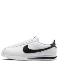 Buty Nike Cortez Leather DM4044-105 - białe. Kolor: biały. Materiał: guma, materiał, skóra. Szerokość cholewki: normalna. Wzór: jodełka. Model: Nike Cortez