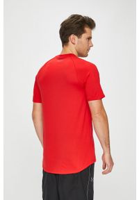 Under Armour t-shirt treningowy Tech 2.0 kolor czerwony gładki. Kolor: czerwony. Materiał: skóra, materiał. Długość rękawa: raglanowy rękaw. Wzór: gładki #2