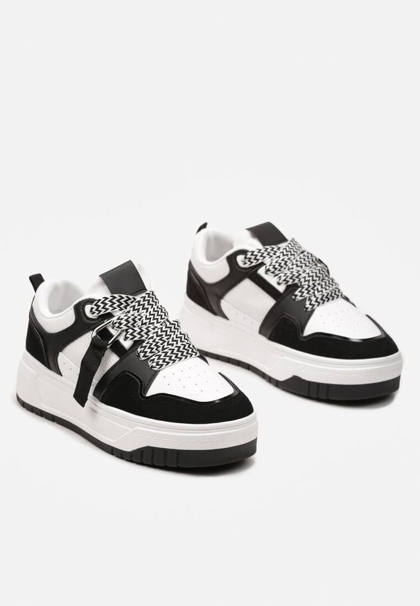 Renee - Czarno-Białe Sneakersy na Niskiej Platformie z Zawieszką i Ozdobnymi Sznurówkami Salam. Okazja: na co dzień, na spacer. Zapięcie: sznurówki. Kolor: czarny. Materiał: jeans. Sezon: wiosna, lato. Obcas: na platformie. Sport: turystyka piesza
