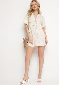 Born2be - Beżowa Nietoperzowa Sukienka z Wiskozą o Rozkloszowanym Kroju z Falbanką Tullimi. Okazja: na co dzień. Typ kołnierza: dekolt w kształcie V. Kolor: beżowy. Materiał: wiskoza. Styl: casual, elegancki #2