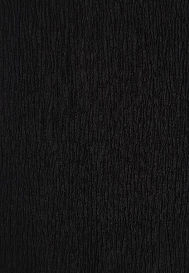 Born2be - Czarna Prosta Spódnica z Rozcięciem z Boku ze Strukturalnej Tkaniny Orinelin. Okazja: do pracy, na co dzień. Kolor: czarny. Materiał: tkanina. Długość: długie. Styl: elegancki, casual