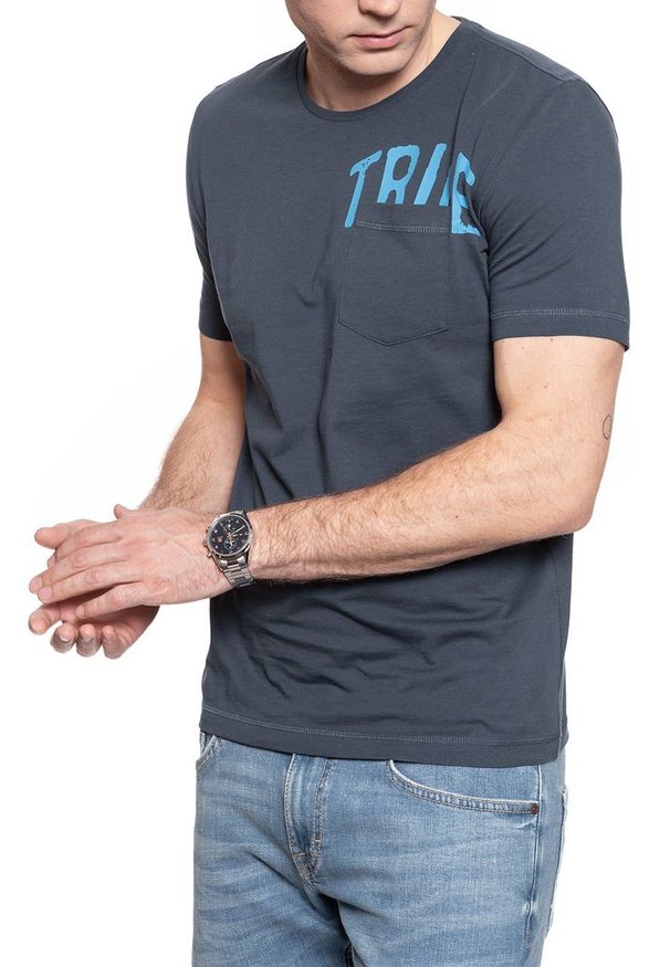 Mustang - MĘSKI T-SHIRT MUSTANG ALEX C PRINT +CP 1009498 4085. Wzór: nadruk