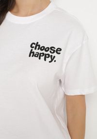 Born2be - Biało-Fioletowy Bawełniany T-shirt z Napisami Hallena. Okazja: na co dzień, na spotkanie biznesowe. Kolor: biały. Materiał: bawełna. Wzór: napisy. Styl: biznesowy, klasyczny, elegancki, casual #7