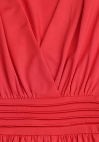 Renee - Czerwona Sukienka z Wiskozą o Rozkloszowanym Kroju Selaitea. Okazja: na randkę. Typ kołnierza: dekolt w serek. Kolor: czerwony. Materiał: wiskoza. Styl: elegancki #6