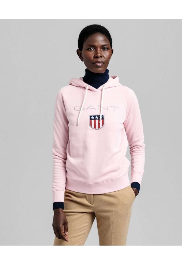GANT - Różowa bluza z kapturem i logo. Typ kołnierza: kaptur. Kolor: różowy, wielokolorowy, fioletowy. Materiał: prążkowany. Długość rękawa: raglanowy rękaw