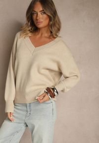 Renee - Beżowy Sweter z Kaszmirem i Trójkątnym Dekoltem Plenne. Kolor: beżowy. Materiał: kaszmir. Styl: klasyczny