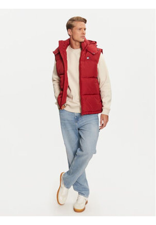 Tommy Jeans Bezrękawnik Alaska DM0DM19538 Czerwony Regular Fit. Kolor: czerwony. Materiał: syntetyk. Długość rękawa: bez rękawów