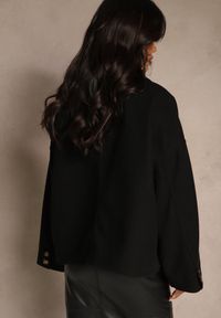 Renee - Czarna Koszulowa Kurtka o Prostym Fasonie Tilanesa. Okazja: na imprezę, na co dzień. Kolor: czarny. Materiał: poliester. Styl: casual, klasyczny #4