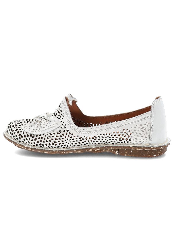 Białe Baleriny Ravini Wygodne Obuwie Damskie Ze Skóry Naturalnej. Okazja: na co dzień. Kolor: biały. Materiał: skóra. Szerokość cholewki: normalna. Wzór: ażurowy, aplikacja. Styl: casual, elegancki
