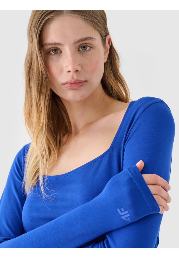 4f - 4F Longsleeve slim gładki damski - niebieski M. Okazja: na co dzień. Typ kołnierza: dekolt w karo. Kolor: niebieski. Długość: długie. Wzór: gładki. Materiał: materiał, elastan, jersey, dzianina, wiskoza. Długość rękawa: długi rękaw. Sezon: lato, wiosna. Styl: casual, klasyczny, sportowy