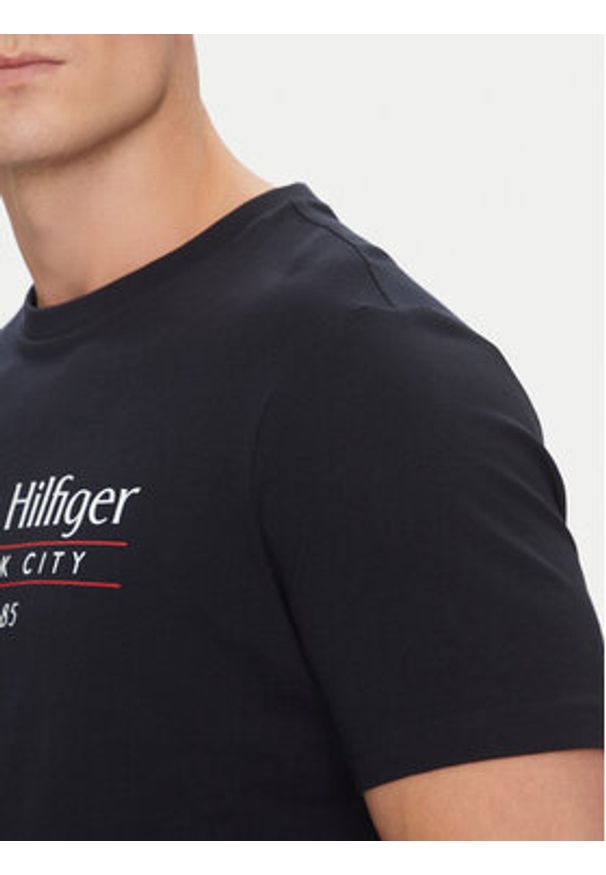 TOMMY HILFIGER - Tommy Hilfiger T-Shirt Center Stack MW0MW38621 Granatowy Regular Fit. Kolor: niebieski. Materiał: bawełna