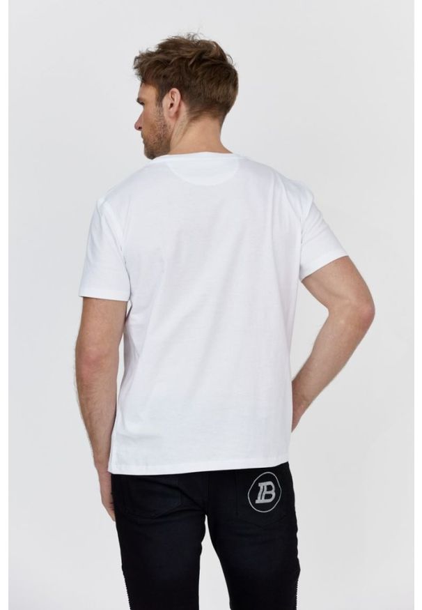 Valentino Garavani - VALENTINO GARAVANI Biały t-shirt męski z logo vltn. Kolor: biały. Materiał: prążkowany. Wzór: aplikacja