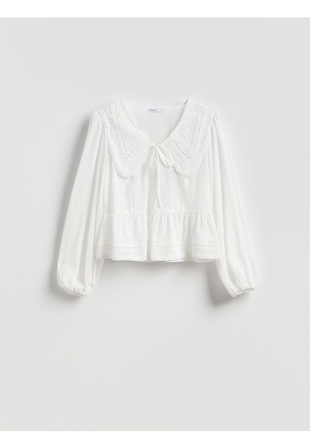 Reserved - Bluzka z kołnierzem - biały. Kolor: biały. Materiał: tkanina, bawełna