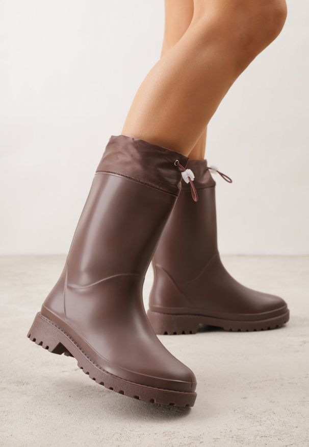 Born2be - Brązowe Kalosze ze Stoperem na Cholewce Eunosa. Okazja: na co dzień. Kolor: brązowy. Materiał: jeans. Szerokość cholewki: normalna. Styl: casual, elegancki