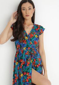 Born2be - Niebieska Sukienka Oceshi. Typ kołnierza: kokarda, kołnierz z falbankami. Kolor: niebieski. Materiał: materiał. Wzór: kwiaty. Typ sukienki: kopertowe. Długość: maxi #4