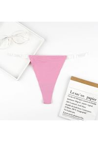 Intica - Stringi z przezroczystymi paskami i eleganckim detalem Iva. Kolor: różowy. Materiał: materiał. Wzór: paski #1