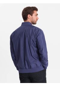 Ombre Clothing - Kurtka męska bomberka szwedka - granatowa V4 - Rozmiar: S. Okazja: na co dzień. Kolor: niebieski. Materiał: żakard, poliester, materiał. Wzór: gładki, jednolity. Styl: klasyczny, casual