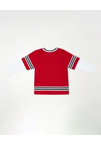 DSQUARED2 KIDS - Czerwona bluzka z napisami 4-16 lat. Kolor: czerwony. Materiał: materiał. Długość rękawa: długi rękaw. Długość: długie. Wzór: napisy. Sezon: lato