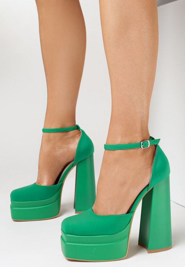 Born2be - Zielone Sandały Meganie. Nosek buta: otwarty. Zapięcie: pasek. Kolor: zielony. Materiał: materiał, satyna. Wzór: jednolity. Obcas: na platformie