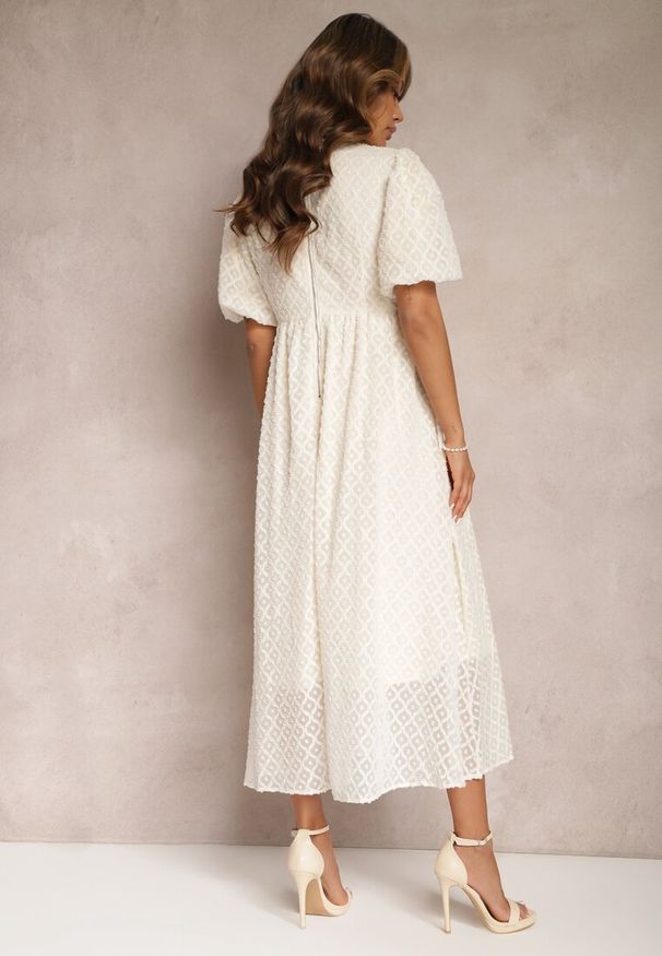 Renee - Beżowa Rozkloszowana Sukienka Haftowana Maxi z Krótkim Rękawem Garneta. Kolor: beżowy. Materiał: tkanina, materiał. Długość rękawa: krótki rękaw. Wzór: haft. Długość: maxi