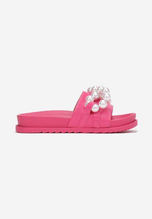 Born2be - Fuksjowe Klapki Naesitheme. Okazja: na co dzień. Nosek buta: okrągły. Kolor: różowy. Styl: glamour, casual