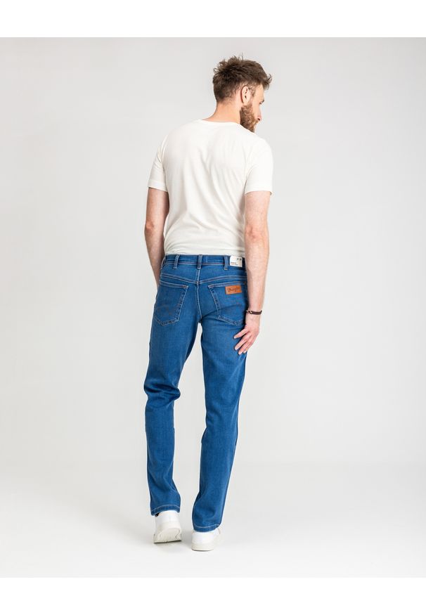 Wrangler - SPODNIE JEANSOWE JEANSY DŻINSY WRANGLER TEXAS RUSTIC 112361301. Okazja: do pracy, na co dzień. Styl: elegancki, klasyczny, casual