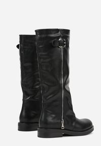 Renee - Czarne Kozaki w Stylu Bikerów z Klamrą i Suwakiem Linfara. Okazja: na co dzień. Zapięcie: klamry. Kolor: czarny. Materiał: skóra, jeans. Styl: casual, klasyczny #3