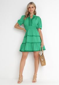 Born2be - Zielona Rozkloszowana Sukienka Mini z Gumkami w Pasie z Koronkowymi Wstawkami Dalera. Kolor: zielony. Materiał: koronka. Sezon: wiosna, lato. Długość: mini #5