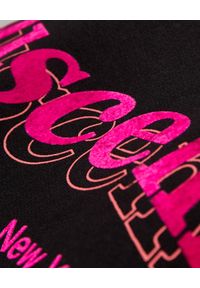 BUSCEMI - Czarna bluza z różowym logo. Kolor: czarny. Materiał: bawełna, dzianina. Długość rękawa: długi rękaw. Długość: długie. Wzór: nadruk #5