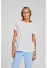 MOODO - Bluzka z ozdobnymi guzikami biała. Kolor: biały. Materiał: bawełna #1