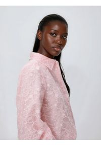 Reserved - Koszula z haftem - pastelowy róż. Kolor: różowy. Materiał: tkanina, bawełna. Wzór: haft