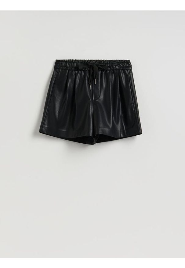 Reserved - Szorty z imitacji skóry - czarny. Kolor: czarny. Materiał: skóra