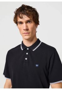 Wrangler - MESKA KOSZULKA POLO WRANGLER POLO SHIRT BLACK 112350404. Okazja: na co dzień. Typ kołnierza: polo. Materiał: dzianina, materiał, bawełna, skóra, jeans. Wzór: gładki, haft, ze splotem. Styl: casual, elegancki, sportowy, klasyczny #2