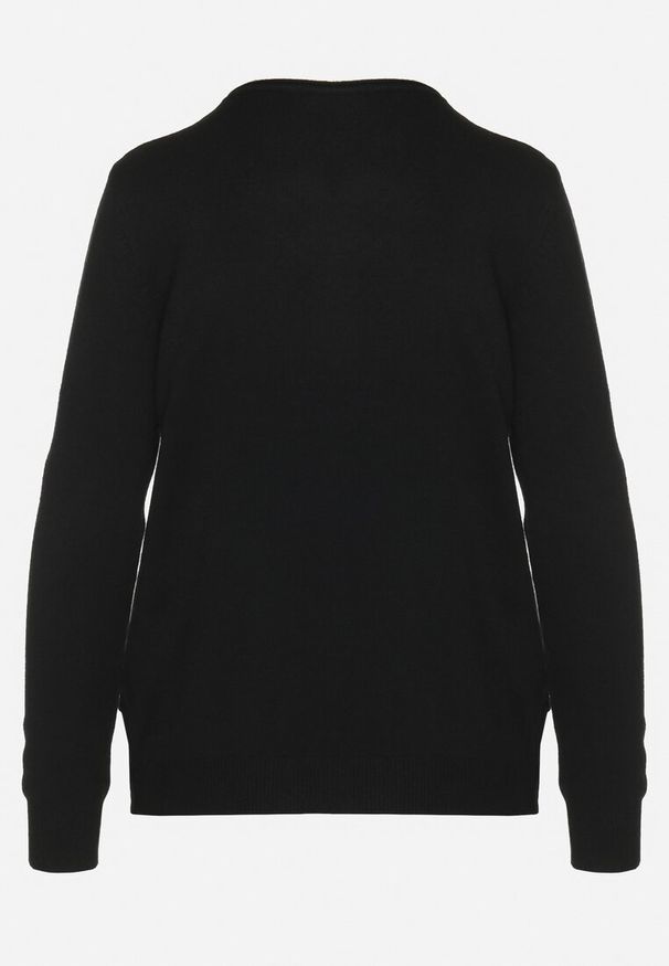 Born2be - Czarny Klasyczny Sweter Ozdobiony po Bokach Guzikami Lorethiel. Okazja: na co dzień, na spotkanie biznesowe. Kolor: czarny. Materiał: jeans. Wzór: aplikacja. Styl: klasyczny