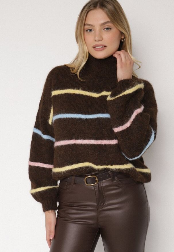 Born2be - Brązowy Golf z Wełną Ozdobiony Paskami Reisorria. Okazja: na spacer, na co dzień. Typ kołnierza: golf. Kolor: brązowy. Materiał: wełna. Wzór: aplikacja. Styl: casual