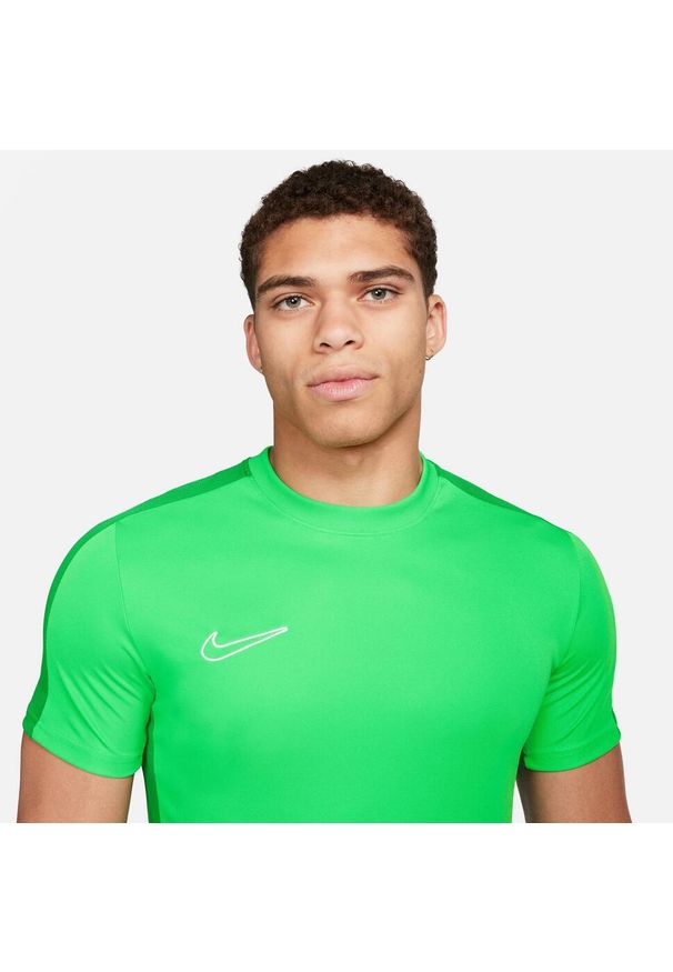 Koszulka treningowa męska Nike DF Academy 23. Kolor: zielony. Materiał: poliester. Długość rękawa: krótki rękaw. Długość: krótkie