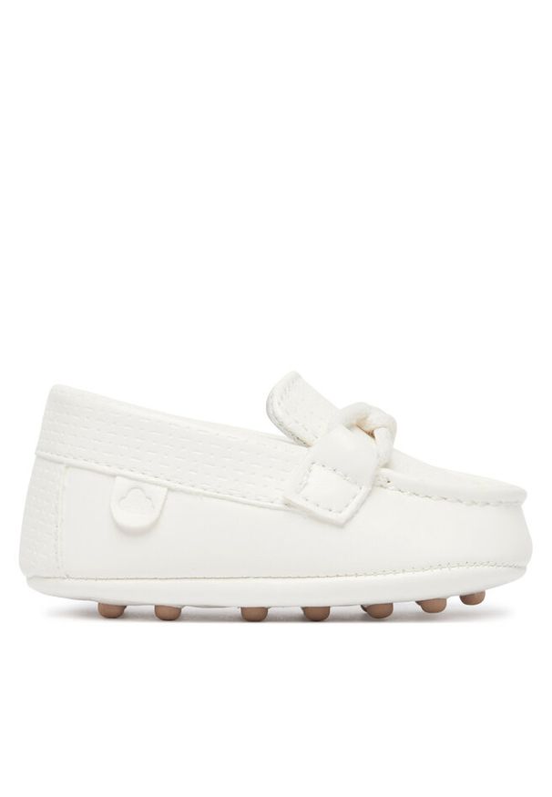 Półbuty Mayoral. Kolor: biały