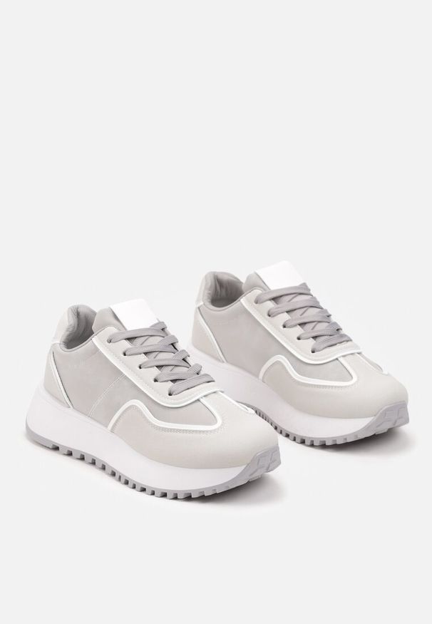 Renee - Szare Sneakersy na Płaskiej Podeszwie Ozdobione Geometrycznym Wzorem Erimaraes. Okazja: na co dzień. Zapięcie: sznurówki. Kolor: szary. Materiał: jeans. Wzór: aplikacja, geometria. Sezon: wiosna. Obcas: na płaskiej podeszwie