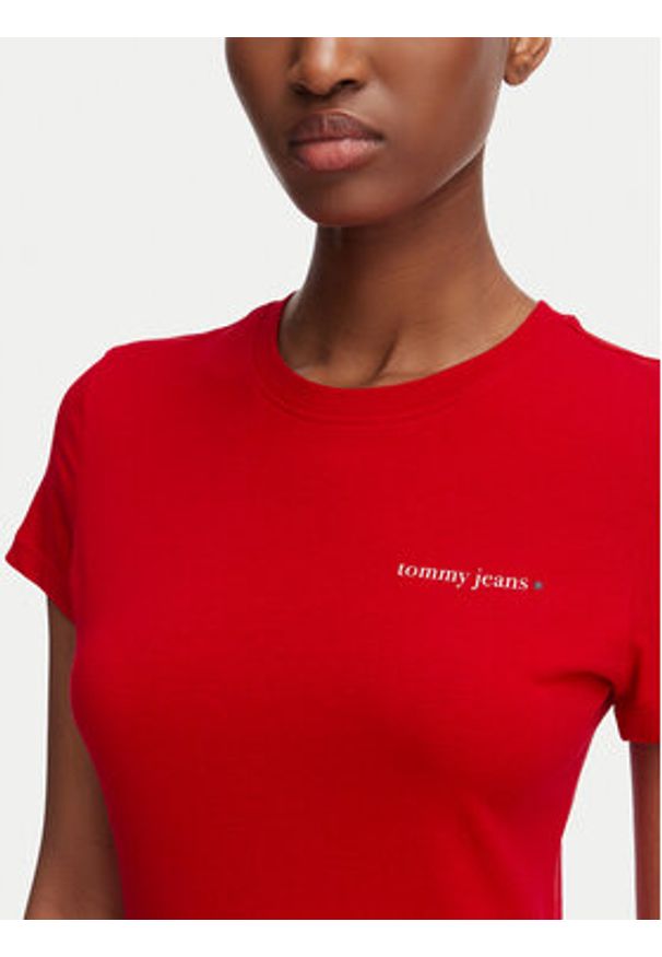 Tommy Jeans T-Shirt Ess Logo DW0DW23479 Czerwony ciemny Slim Fit. Kolor: czerwony. Materiał: bawełna