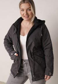 Born2be - Szaro-Czarna Przejściowa Kurtka Dwustronna o Kroju Parki z Pikowaniem Wewnątrz Zidelle. Typ kołnierza: kaptur. Kolor: szary. Materiał: jeans, poliester. Styl: sportowy #2