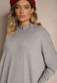 Renee - Jasnoszara Pudełkowa Sukienka Sweterkowa z Wiskozą i Golfem Rinnine. Okazja: na co dzień. Typ kołnierza: golf. Kolor: szary. Materiał: wiskoza. Styl: elegancki, casual #5